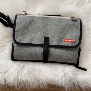 Skip Hop Gray Pronto Baby Changing Station/Pad & Clutch